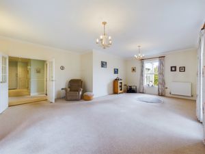 LIVING ROOM- click for photo gallery